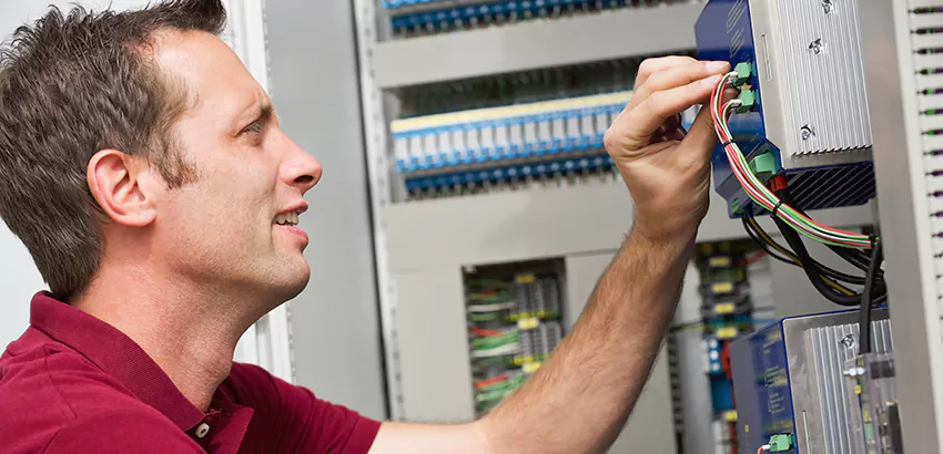 Offshore and Petroleum Facility Electrician in Fitchburg